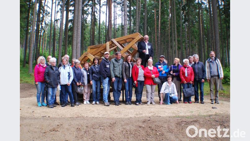 Die Teilnehmer des Gemeindeausflugs nach Tachov/CZ mit Andreas Peterek (rechts) und Bürgermeister Klaus Meyer (hinten). Bild: enz