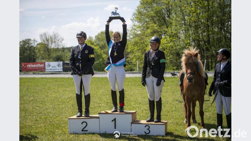 Stolze Sieger. Die Teilnehmer des Lipperthofs in Wurz holen sich nahezu alle Titel beim Turnier in der Nähe von Erding. Bild: Christian Müllner