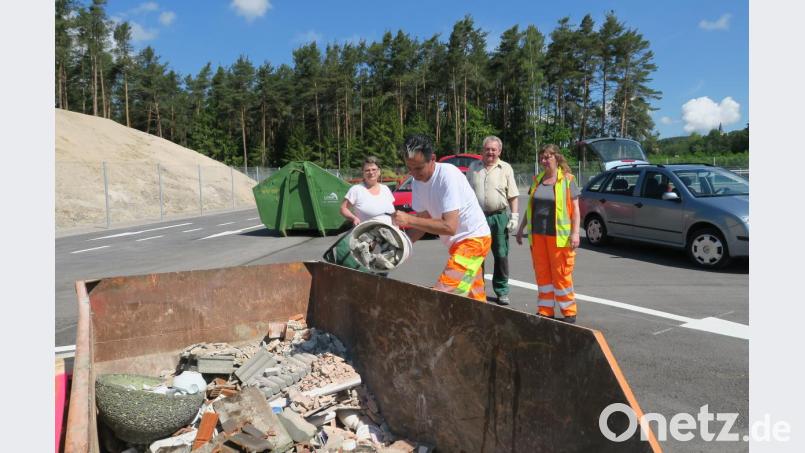 Der neue Recyclinghof in der Knappenstraße in Wackersdorf war am Samstag erstmals geöffnet. Bild: Hirsch