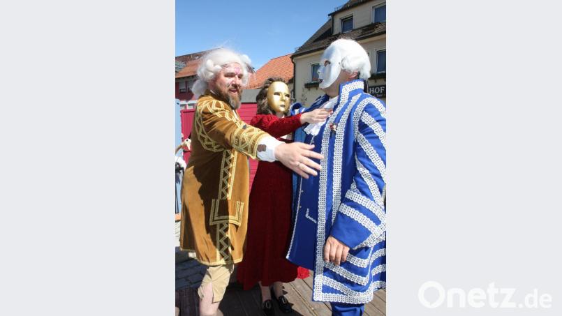 Untermalt von barocker Musik bieten die Spieler von Ovigo eine faszinierende Pantomime. Bild: lg