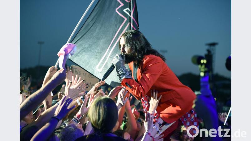 Schauspieler/Sänger Jared Leto gibt sich publikumsnah. Bild: Tobias Schwarzmeier