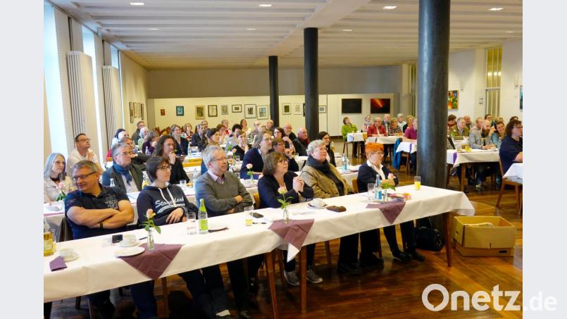 Fast vollzählig erschienen, verfolgen die Synodalen die Wahlgänge. Bild: gac