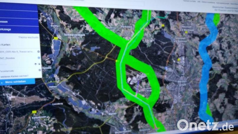 Trassenverlauf (grün) um Neukirchen mit bestehendem Ostbayernring (ganz links) und Alternativtrassen Südostlink. Bild: fsb/Thomas Kellermann.