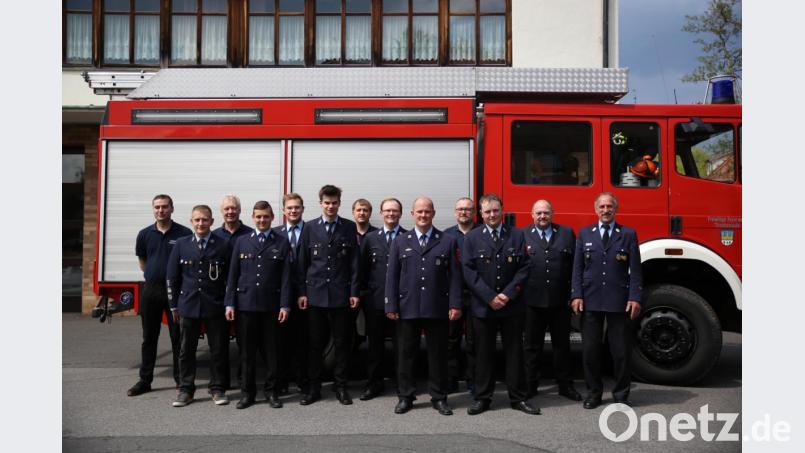 Abschlussbild mit den Ausbildern (von links) Christian Kohl, Karl Gehret, Christian Gleißner; (von rechts) KBM Wolfgang Fischer, KBM Harald Würner und Gerald Freundl. Bild: exb