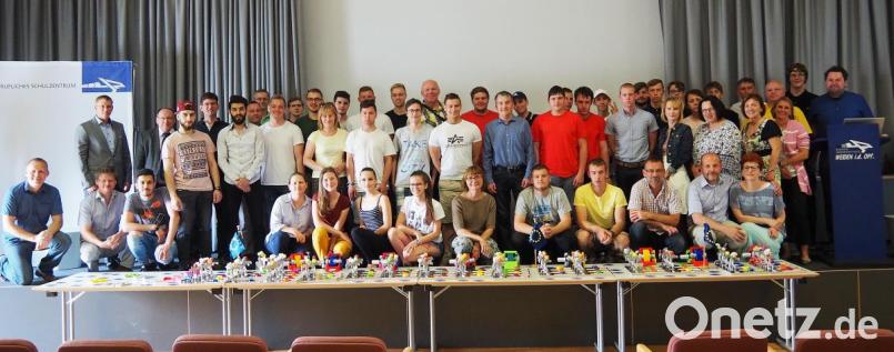 Studenten, Berufsschüler und Lehrer aus sechs Nationen feiern den Abschluss des Projekts "Erasmus+". Bild: Bühner