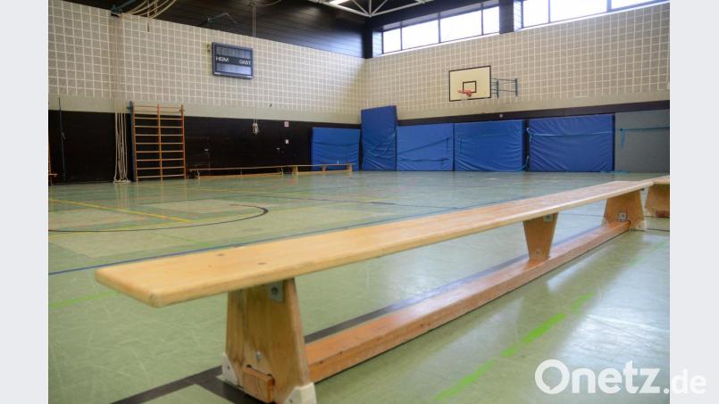 In dieser Turnhalle ist kein Schulsport möglich momentan. Deshalb suchen sich die Schulen Alternativen. Bild: Gabi Schönberger