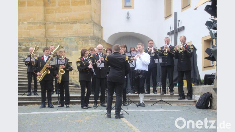 Die Knappschaftskapelle der Stadt Amberg verlieh dem Festspiel-Gottesdienst einen besonderen Rahmen. Bild: kmo