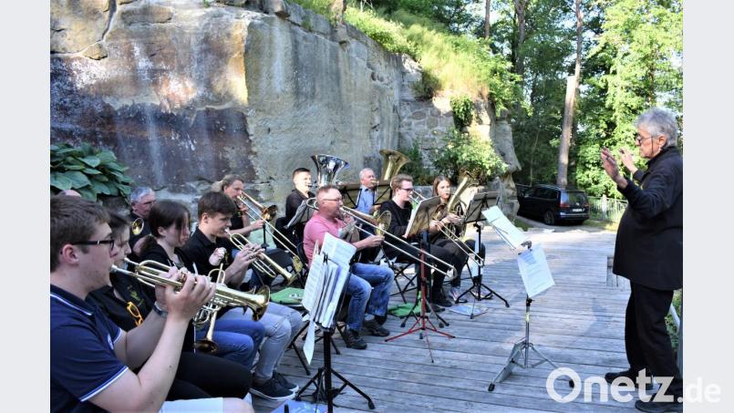 Der Evangelische Posaunenchor aus Neustadt am Kulm umrahmt den ökumenischen Pfingstgottesdienst musikalisch. Bild: rgr