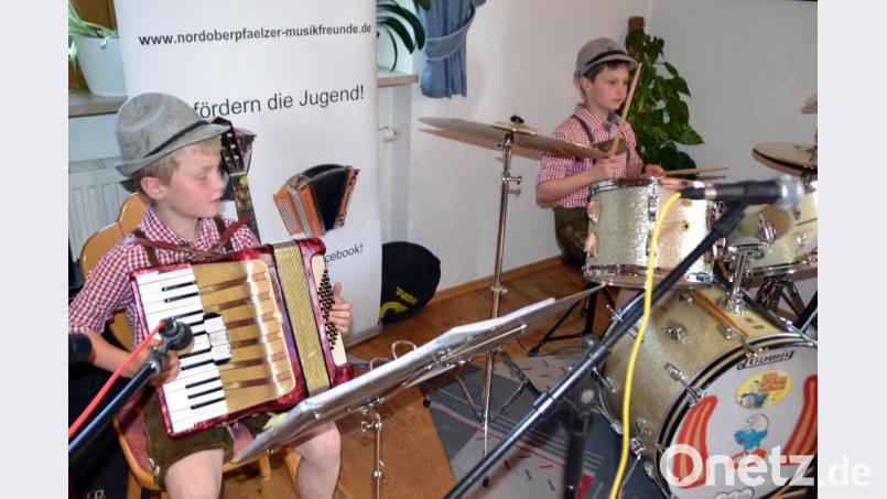 Bastian und Tobias Völkl aus Waldkirch machen ihrer Mutter Marina und ihrem Onkel Wolfgang Plödt alle Ehre. Bild: hcz