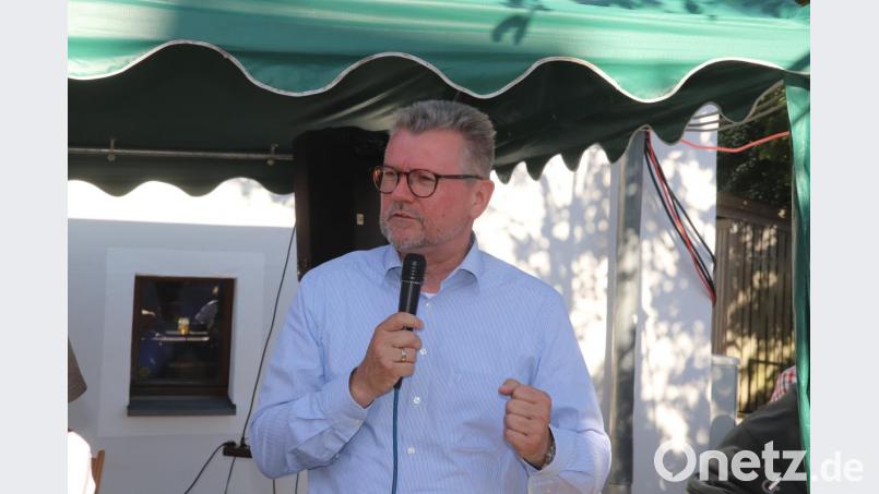 Erster Bürgermeister Michael Göth lobt die lange Tradition der Gänsangerfeste. Bild: mfh