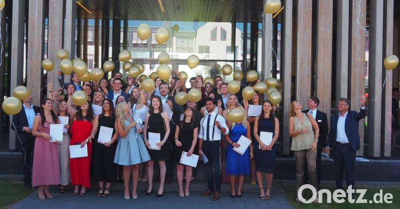 Absolvierende 2019 des Studienfachs Handels- und Dienstleistungsmanagement an der OTH in Weiden Bild: Bühner