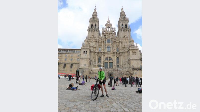 Christian Konz vor der Kathedrale in Santiago de Compostela. Bild: exb