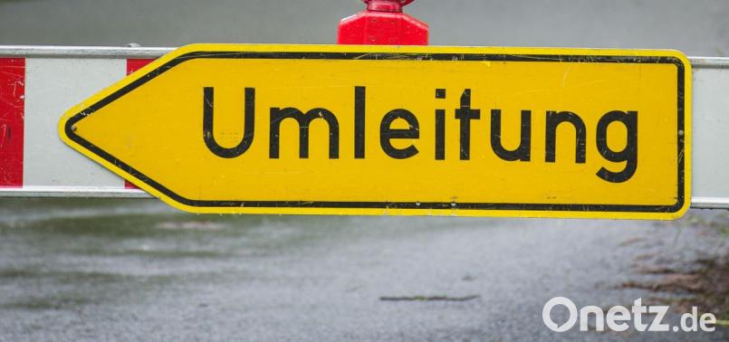 Umleitung: Die Bayernwerkstraße in Kümmersbruck ist ab Dienstag, 11. Juni, bis Freitag, 21. Juni, wegen Kanalbauarbeiten gesperrt. Symbolbild: David Ebener/dpa
