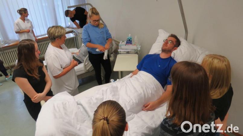 &quot;Demoraum-Tag&quot; im ersten Ausbildungsjahr. Bild: Dietl/Klinikum