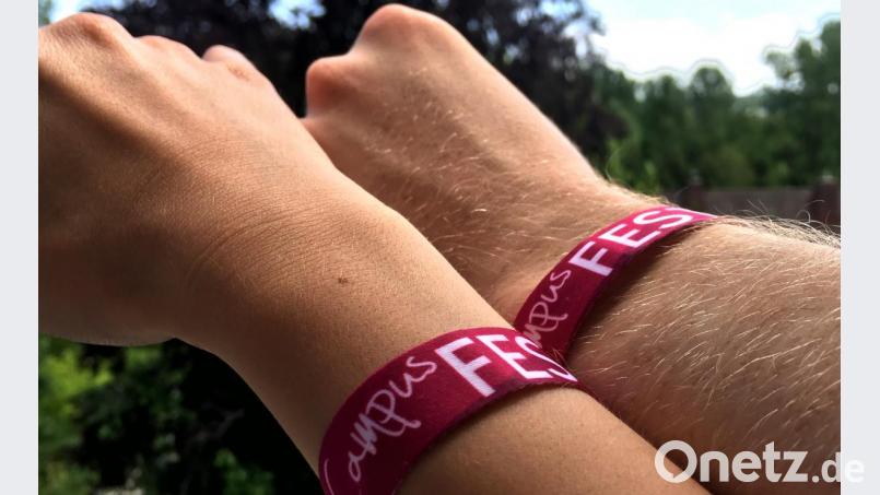Die Festival-Bändchen für das Campusfestival können Feiernde bereits im Vornherein an mehreren Vorverkaufsstellen kaufen. Bild: pmen