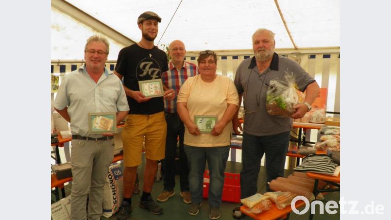 auf dem Bild v.li.: 3. Sieger Josef Scherm, 2. Sieger Josef Weiß jun., Vorstand Harald Melzner, Siegerin Brigitte Spranger und Trostpreis Herbert Bäumel Bild: exa
