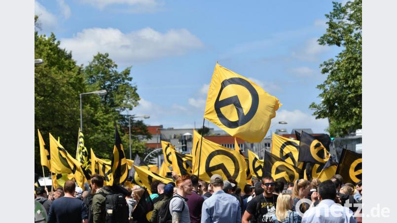 Die Identitäre Bewegung trat 2018 auch in Regensburg in Erscheinung Symbolbild: Paul Zinken/dpa