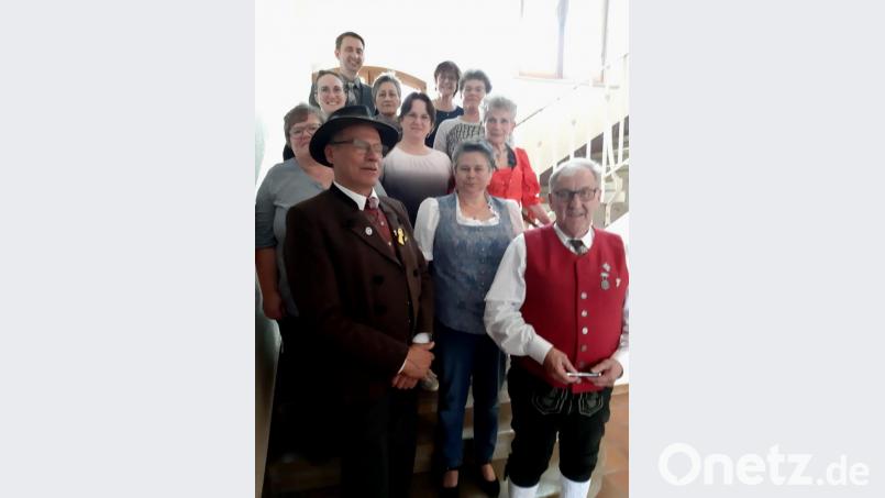 Der Vorstand des Heimat- und Trachtenvereins Erika Sorghof mit Karlheinz Unterburger an der Spitze (vorne rechts). Bild: Ertl, Willi