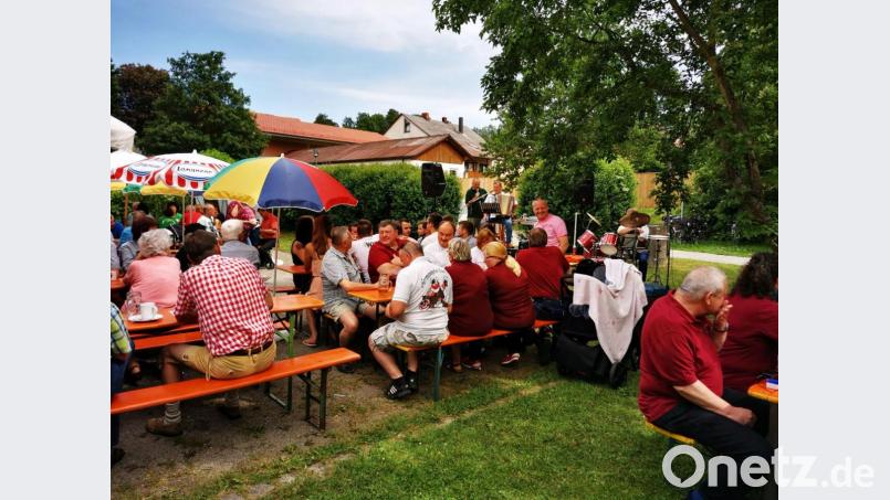 Beim OWV-Fest gibt es reichlich Verpflegung und Musik. Bild: gz