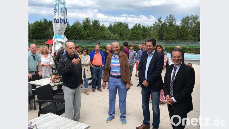 Abschied: Petr Strobl (links) und seine Weggefährten Dieter Heckmann, Markus Wagner und Vorsitzender Mario Neumann. Bild: exb