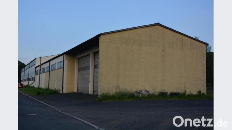 Eine Umnutzung erfährt diese Lagerhalle in der Bahnhofstraße: Entstehen soll eine Eventhalle für größere Veranstaltungen. Bild: jr