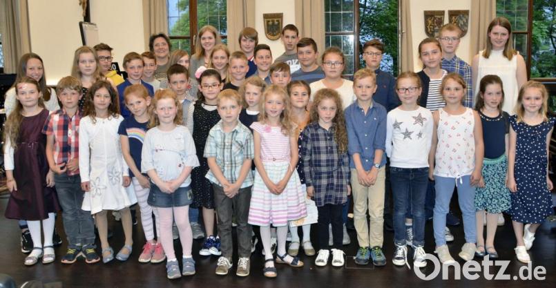 Am Ende stellten sich die jungen Musiker zum Gruppenfoto auf. Bild: zch