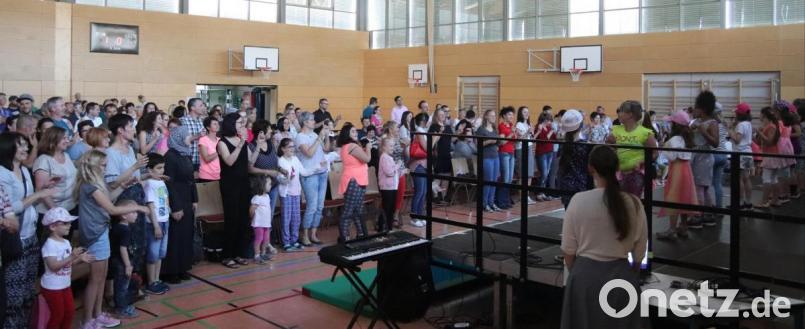 Die Klasse 1d performed den Song Lollipop und reißt damit die gesamte Zuhörerschaft von den Sitzen. Bild: mfh