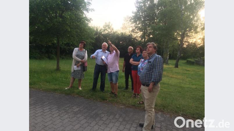 Harald Puckschamel (Dritter von links) kümmert sich mit dem Vorstand des Fördervereins und den Mitgliedern unermüdlich darum, dass die Moritzkirche erhalten und noch verschönert wird. Immer wieder trifft sich das Vorstandsteam, um weitere Maßnahmen zu planen. Bild: sei