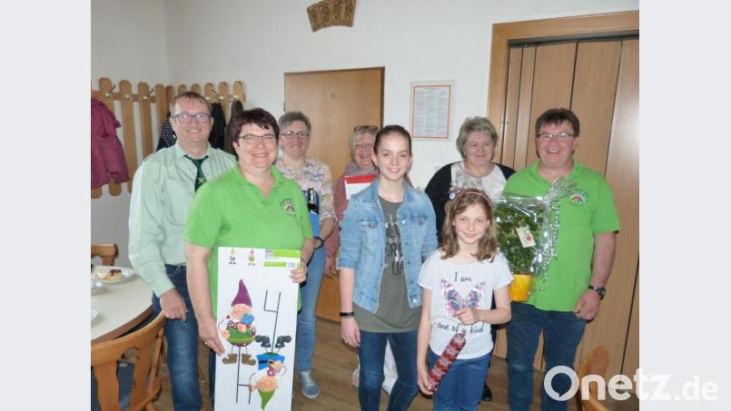 Oliver Roth (rechts) lag beim internen Wettkampf der Grenzland-Schützen vorne. Auch weitere Teilnehmer erhielten einen schönen Sachpreis Bild: exb