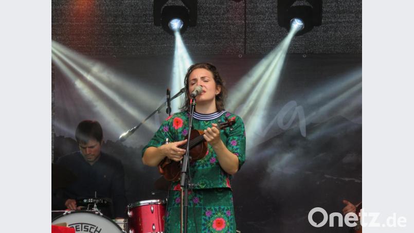 Phela begeistert beim Konzert in Tirschenreuth. Bild: ubb