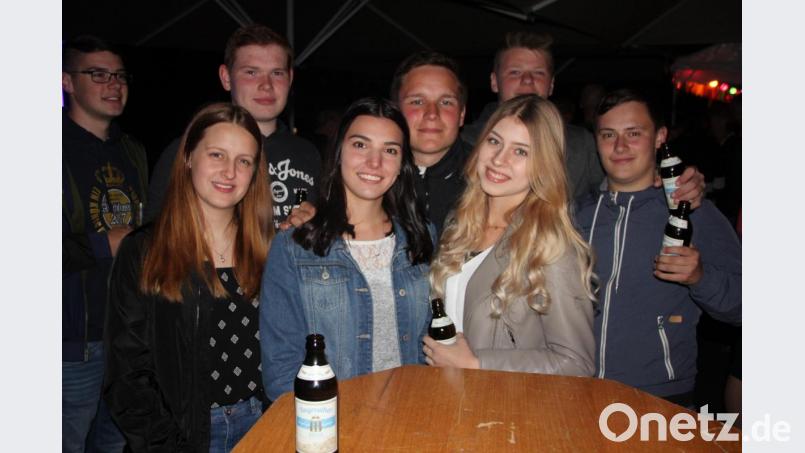 Partystimmung herrschte unter den meist jugendlichen Besuchern beim Sonnentanz der Sportfreunde Kondrau. Bild: kro