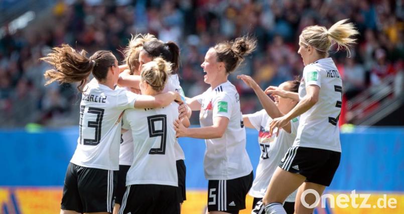Die deutschen Spielerinnen jubeln. Bild: Sebastian Gollnow/dpa