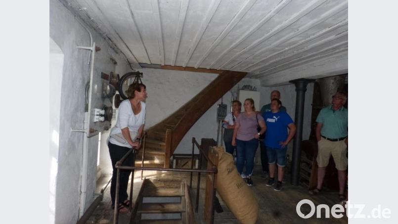 Gabriele Leonie Bräutigam (links) bei einer der vielen Führungen am Mühlentag. Bild: fm