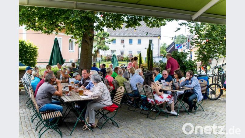 Seit vielen Jahren feiert die Stadtkapelle Windischeschenbach das Pfingstfest rund um die Wolframstub&#039;n. Bild: sml