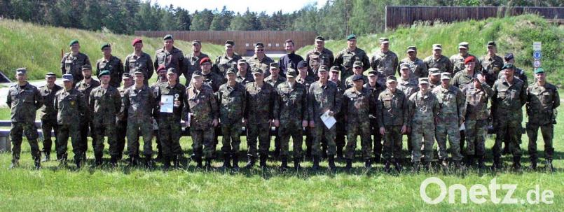 Die Teilnehmer am Reservistenschießen ermitteln den Kreismeister. Bild: R. Kreuzer