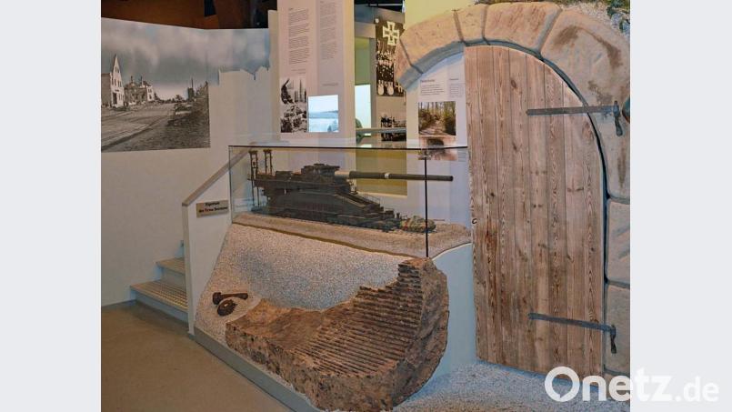 Der Nachbau des Eisenbahngeschützes &quot;Dora&quot;, den Gerhard Seemann aus Kirchenthumbach im Maßstab 1:35 gefertigt hat, ist als Leihgabe im Militärmuseum Grafenwöhr zu sehen. Bild: ü