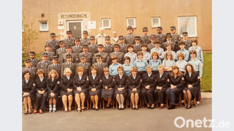 Die Mannschaft der Rettungswache im Jahr 1990 - Albin Schmidt mittendrin. Bild: pml
