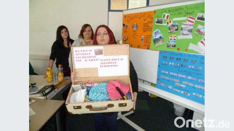 Zeitreise in die 50er-Jahre: Die ESF-Kurteilnehmer sammelten viel Material zu den Themen Musik, Mode, Urlaubsreisen, Essensgewohnheiten, Möbel, Medien, Zeitgeschichte und Werbung. Bild: usc