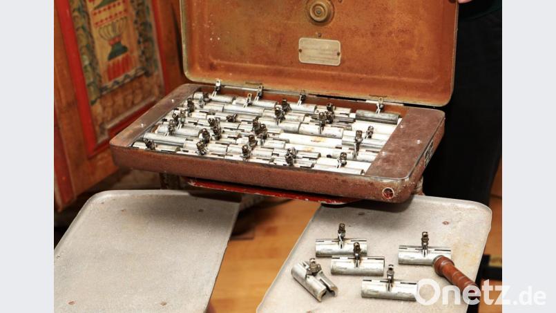 Auf den ersten Blick ein rostiger Blechkasten: Das Dauerwellgerät der Firma FUVA. Zu sehen im Heimat- und Bergbaumuseum. Bild: njn