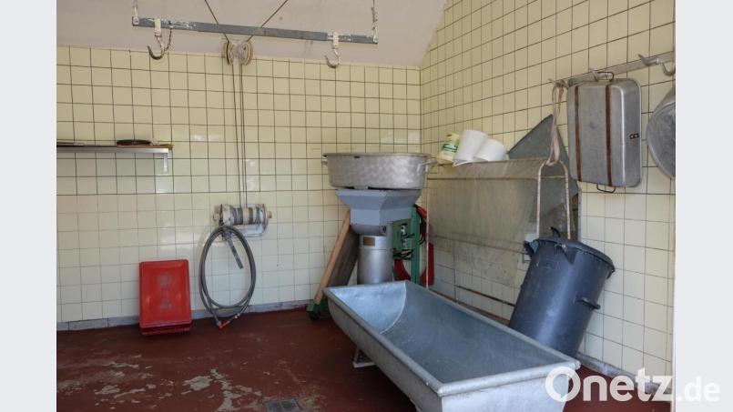 Hängt die Sau oder das Rindvieh am Galgen und der Veterinär hat seine Arbeit getan, beginnt die Feinarbeit des Zerlegens. Dieses Bild vor Augen, kämpft der neue Verein um eine Wiederbelebung des Gemeinschafts-Schlachthauses Bild: do