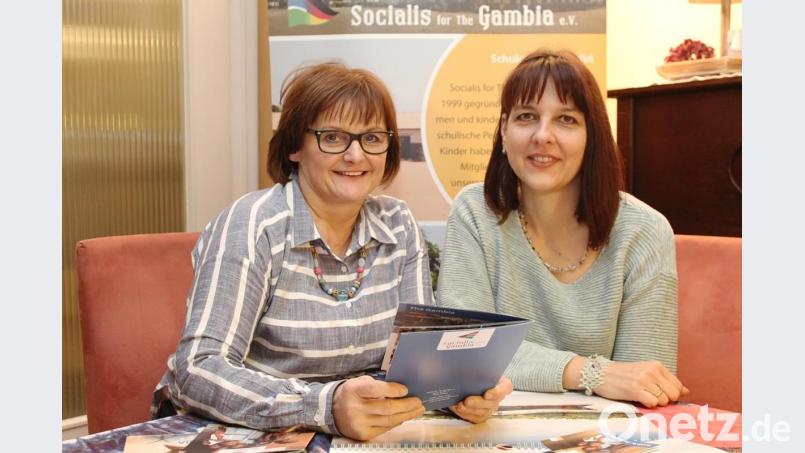 Die Vorstandsvorsitzenden Karin Neumüller und Christine Weigl von der Organisation "Socials for the Gambia" setzen sich für das Wohl der Kinder ein. Bild: exb