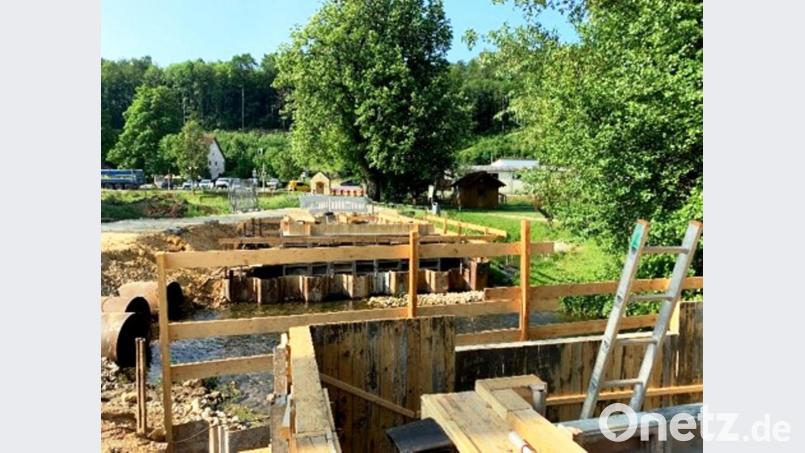 Die Brückenfundamente für die Auflager der neuen Lauterachbrücke der Pfistermühlverbindung werden derzeit erstellt. Bild: jp