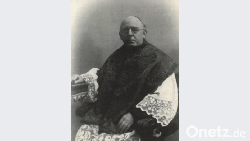 Der erste Vorstandsvorsitzende ist Pfarrer Franz Kutschenreiter, der Mitbegründer des Darlehenskassenvereins Hahnbach. Bild: mfBild: Archiv Raiffeisenbank Sulzbach-Rosenberg eGh