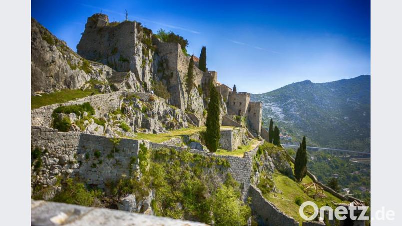 Die historischen Gemäuer vor der Stadt Klis dienen als Kulisse der Sklavenhändler-Stadt Meereen. Bild: exb