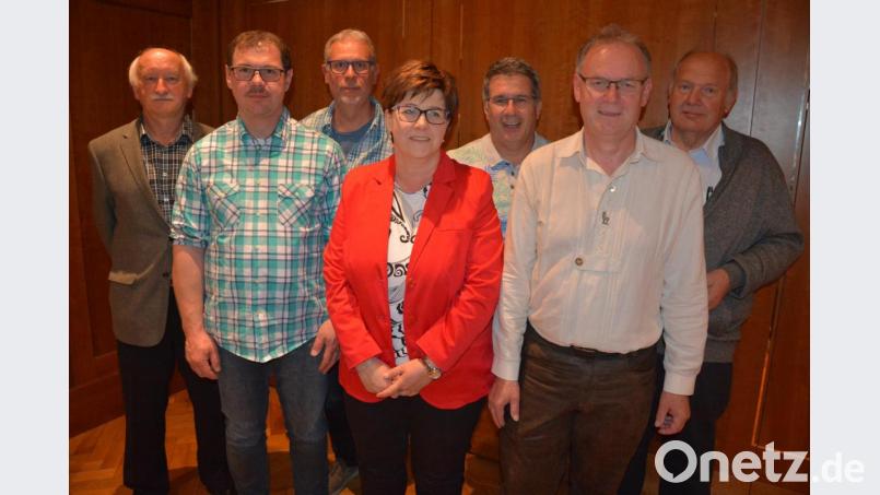 Das Führungsteam der Siedlergemeinschaft mit (von links) Gerald Hruby, Stefan Hart, Wolfgang Heinl, Helene Kunz, Harald Sommer, Vorsitzendem Reinhard König und Stellvertreter Karl Kunz. Bild: jr