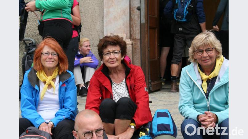 Brigitte Zaus (links) war in diesem Jahr zum 20. Mal bei der Wallfahrt dabei, Theresia Melzner (rechts) zum 15. Mal. Beide Pilgerinnen leben in Marktredwitz. Bild: fpoz
