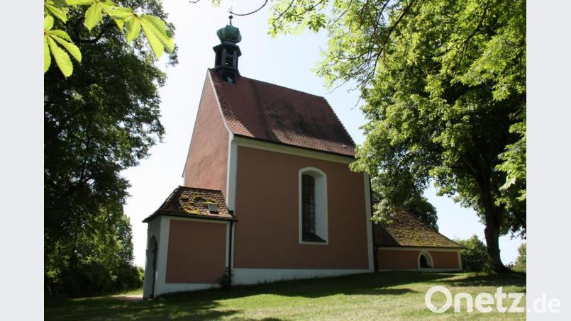Inmitten einer stillen Landschaft auf dem Gebiet des Truppenübungsplatzes Hohenfels steht auf dem Kreuzberg die Dreifaltigkeitskirche Bild: bjo