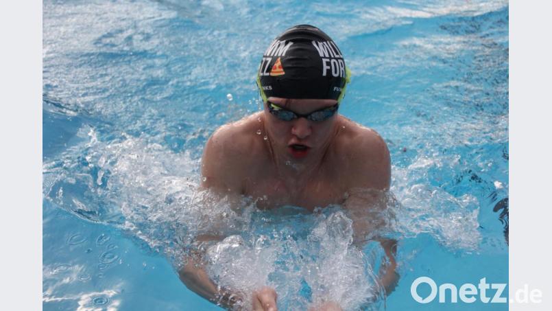 Fynn Legat legt im Wasser dynamisch los. Bild: kro
