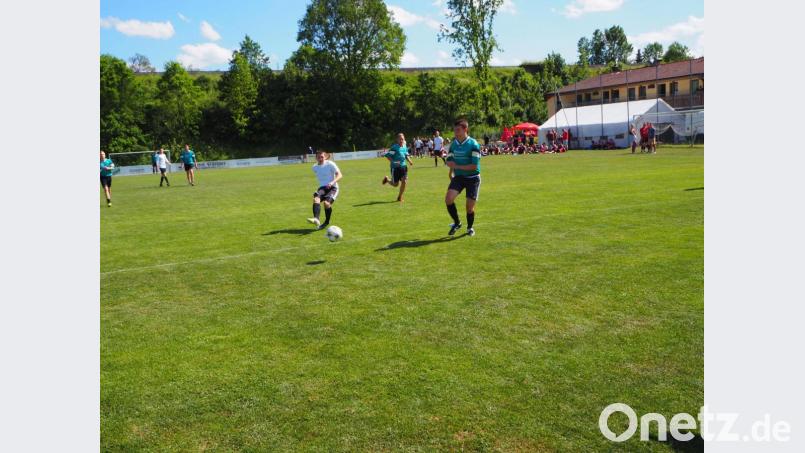 Teils sehr enge und hart umkämpfte Spiele bekommen die Zuschauer beim Pfingstturnier für Hobbymannschaften des FC Vorbach zu sehen. Bild: wmi