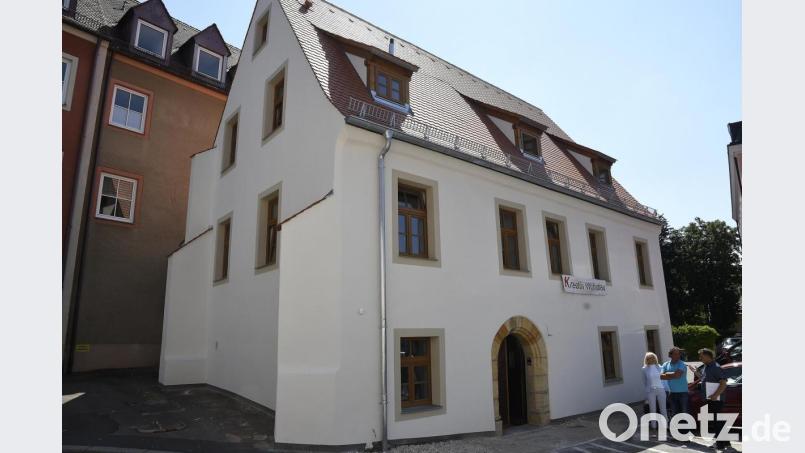 Vom Schandfleck zum Schmuckstück: Das renovierte Haus mit drei Wohnungen am Paradeplatz. Bild: Petra Hartl